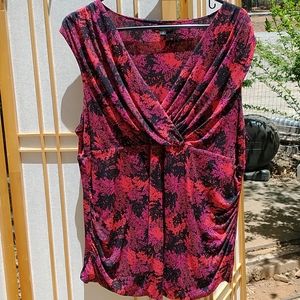 Black and shades of red v-neck sleeveless blouse